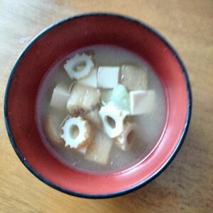 ちくわ入り◎白菜と油揚げと豆腐のお味噌汁